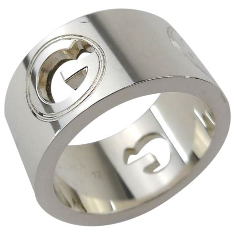 Bague argente GUCCI pour Femme .